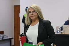Juicio a Hernán Rivas: funcionaria del MEC tropieza al defender informe sobre título de abogado