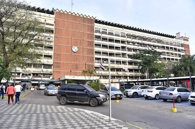 Funcionario del IPS trabaja solo 45 días en el año y alega celiaquía
