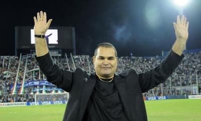 Chilavert declara "guerra" al socialismo y pide votar por Marito