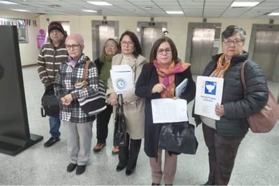 Enfermeras jubiladas denuncian millonarios descuentos y exigen auditoría por la mafia de los pagarés