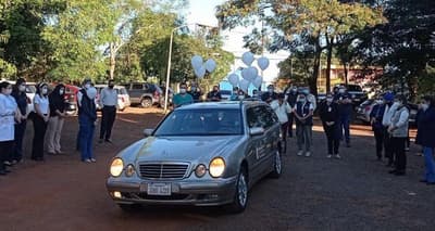 Enfermera muere por Covid-19 y su esposo e hijo están en terapia