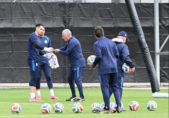 La Albirroja aún no confirma a su guardameta para el debut