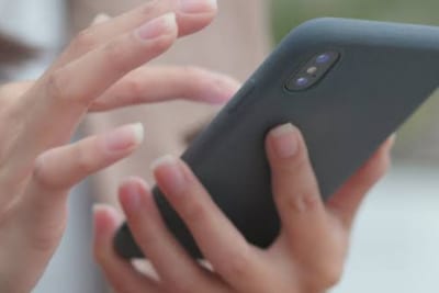 Scroll infinito: por qué cuesta tanto dejar el celular