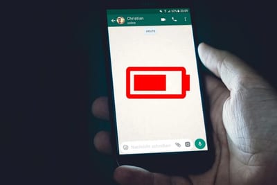 WhatsApp consume batería sin usarlo: cómo evitarlo