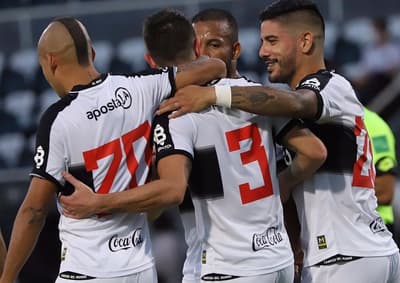 Dos partidos se disputan este domingo  