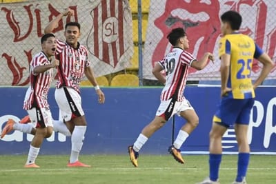 A qué hora juegan Rubio Ñu y San Lorenzo hoy?