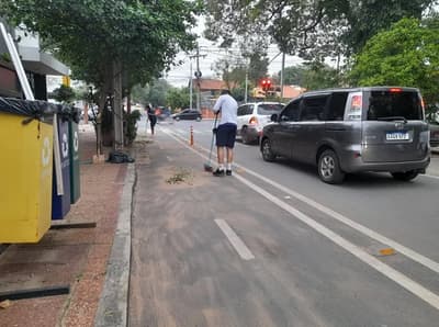Ciclistas luchan por bicisenda descuidada: Piden ayuda a la comuna