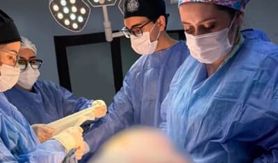 Mujer de 56 años supera cirugía por tumor ovárico de 11 kilos