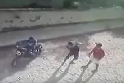 Motochorro hiere a niña en asalto