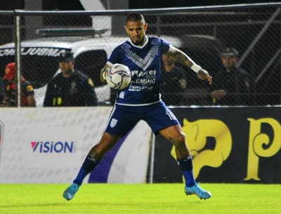 Ameliano golea a General Caballero en duelo de coleros 