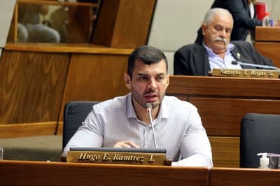 Nenecho desafía y tilda de corrupto a Hugo Ramírez