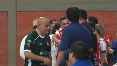 Abucheos a Bachi Núñez en torneo de salón