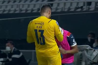 Suspenden a Jean Fernandes por festejo “obsceno”