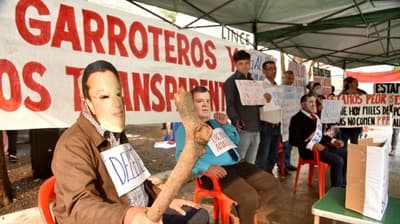 Protesta en Asunción: “Expo garroteros y boludos transparentes”