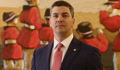 Peña aborda nepotismo y propone ley de función pública