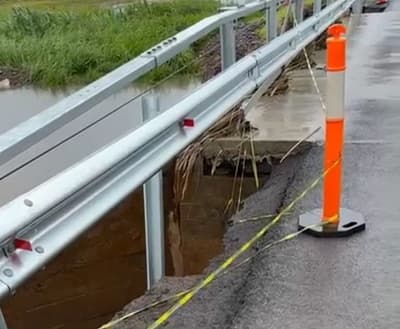 Desbordes del arroyo Kuruñai afectan la ruta PY01 en Itapúa