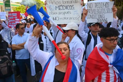 Médicos cierran Mariscal López en su tercer día de huelga
