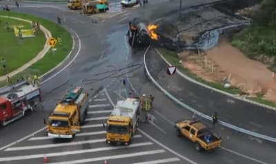 Accidente en rotonda de Caacupé derrama combustible y afecta a arroyo cercano