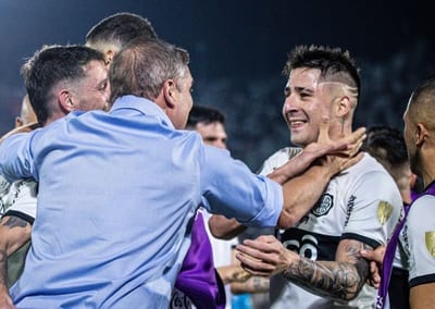 Olimpia golea y lidera su grupo 