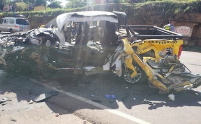 Choque entre bus y camioneta deja como saldo un fallecido
