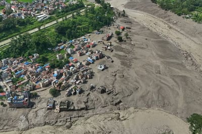 Inundaciones en Nepal dejan 95 muertos y 384 desaparecidos