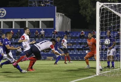 Cerro Porteño sufre al inicio, pero termina gozando