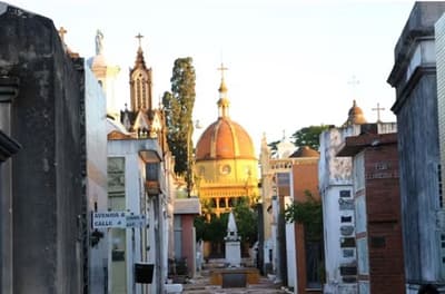 Proyecto busca convertir Cementerio de la Recoleta en parque cultural