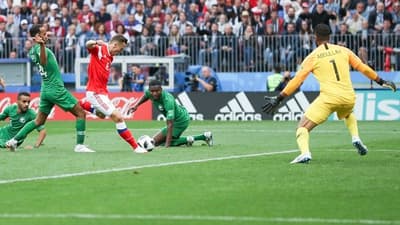 Rusia humilla en la inauguración de su mundial