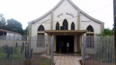 Pastor muere electrocutado colocando luces navideñas