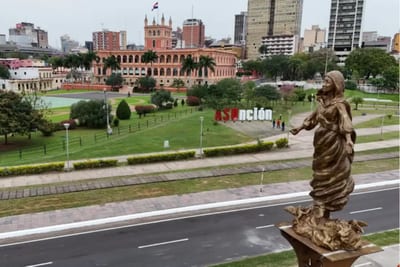 El monumento a la Virgen de la Asunción fue instalado en la Costanera Norte