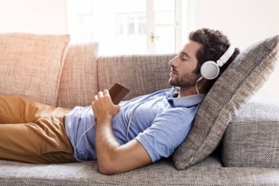 ¿Por qué algunas personas necesitan ruido para dormir?