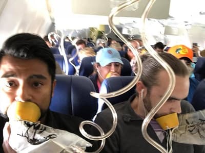 Pensó que iba a morir en avión y se despidió de su familia en Facebook