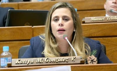 Kattya González contempla alianza con disidencia colorada