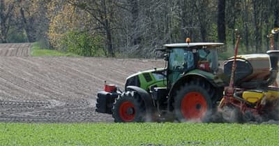 INSÓLITO: Un perro pone en marcha un tractor y mata a millonario granjero