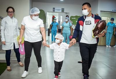 Éxito en trasplante de médula a niño salvadoreño en Paraguay