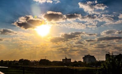 Jueves con aumento de nubosidad y ambiente caluroso