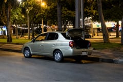 Lambaré: Hombre se quedó dormido en su auto con las ventanillas y baulera abiertas