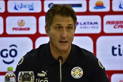 Schelotto desafía a la APF: Eleva reclamo a FIFA post desvinculación