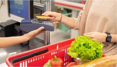 Paraguayos se endeudan más y reducen sus compras