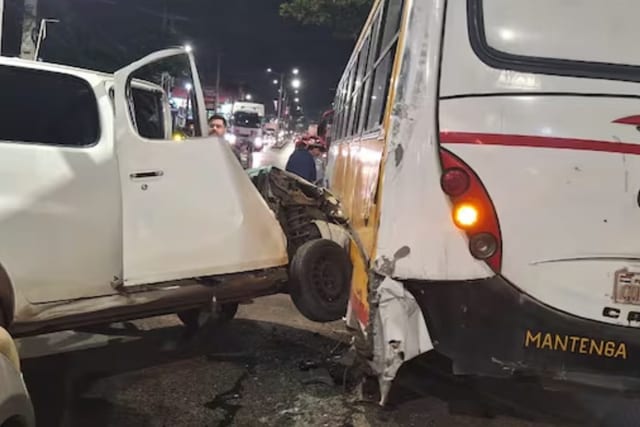 Accidente en Villa Elisa: triple choque entre colectivo y dos vehículos