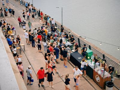 Embárcate en el Puerto de Asunción: Escenario de arte y cultura
