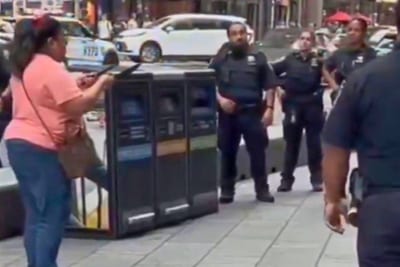 Ataque en Times Square: una mujer apuñaló a dos personas, mató a una y fue abatida por la Policía