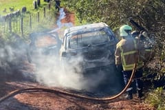 Falsos agentes de la SENAD cometen millonario asalto y queman vehículo en CDE
