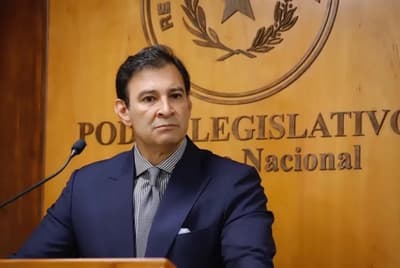 Ovelar admite error y rechaza acusaciones de nepotismo