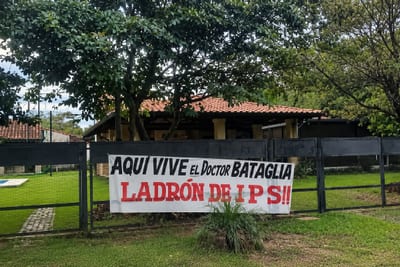 “Ladrón de IPS”: escrachan vivienda atribuida a Vicente Bataglia en San Bernardino