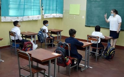 Docentes deciden regresar a aulas desde el lunes
