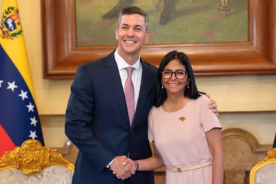 Santiago Peña y Delcy Rodríguez firman documento para afianzar lazos bilaterales