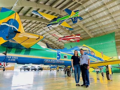 Coronel llevó a esposa en avión militar a Río de Janeiro