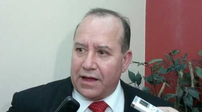 Gana casi 25 millones y ni paga comida de “militares domésticos”