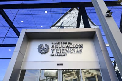 Contraloría detecta ocho fallas en títulos del MEC
